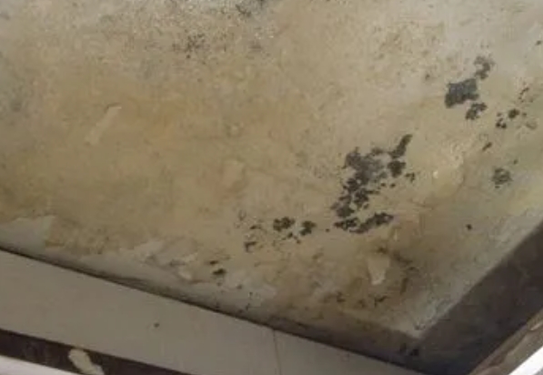 让胡路阳台漏水维修公司分享下让胡路卫生间渗水维修需要注意哪些问题。